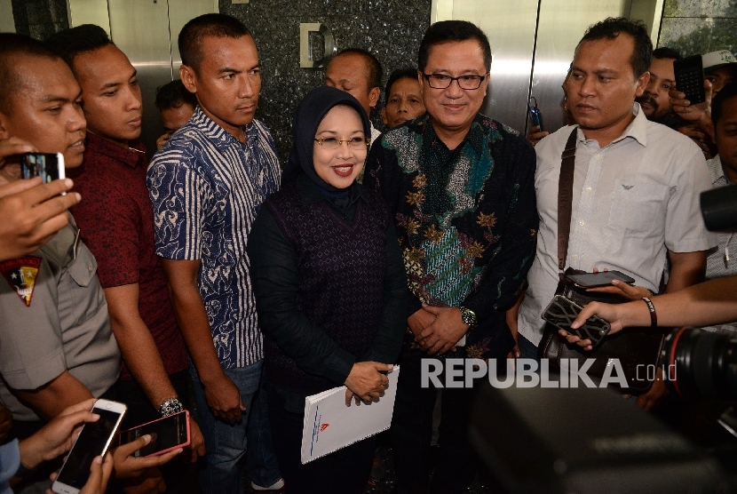  Calon Wakil Gubernur DKI Jakarta Sylviana Murni usai menjalani pemeriksaan tim penyidik Bareskrim Polri di Jakarta, Jumat (20/1). 