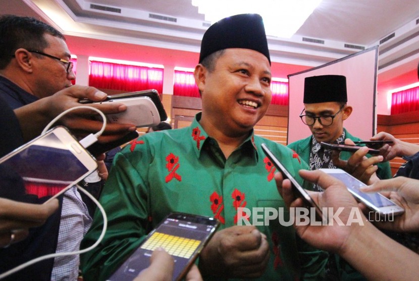 Wakil Gubernur Jawa Barat Uu Ruhzanul Ulum. Provinsi Jabar mendapat jatah 15,4 juta dosis vaksin Covid-19.