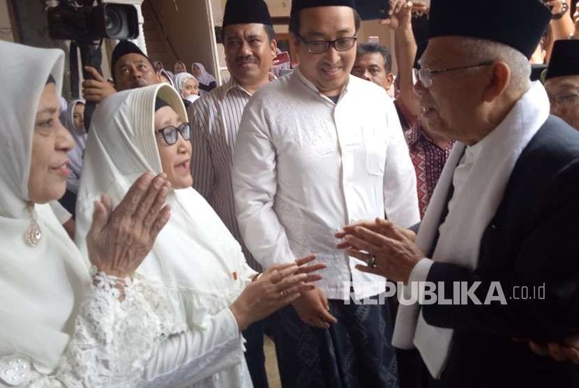 Vice presidential candidate KH Ma'ruf Amin visits Islamic boarding school Krapyak, Yogyakarta, Sunday (Oct 14).