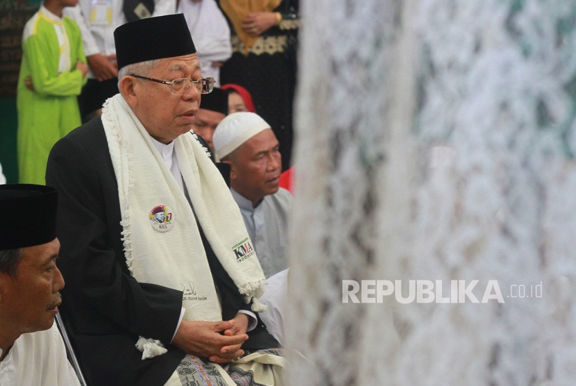 Calon Wakil Presiden nomor urut 01 K.H. Ma'ruf Amin (kedua kiri).