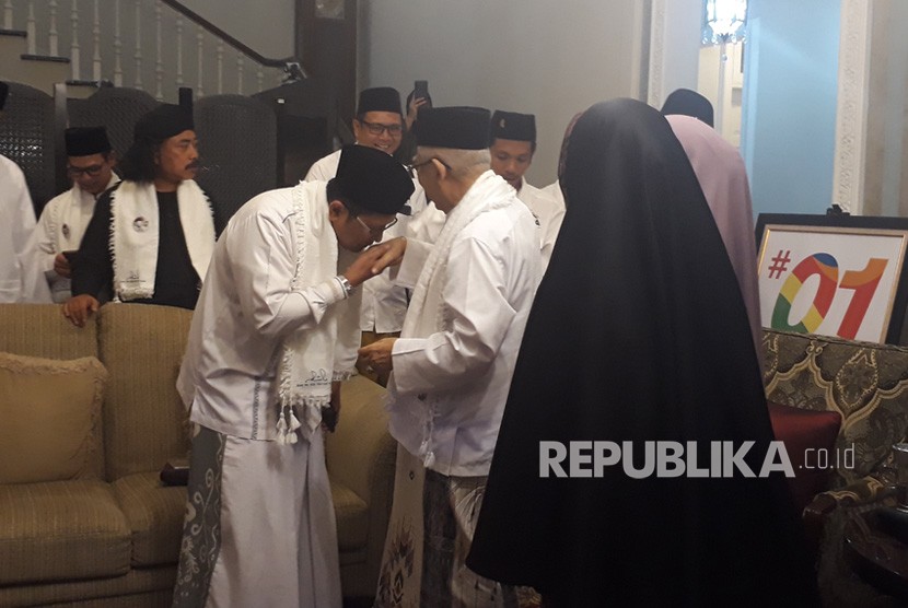  Calon Wakil Presiden nomor urut 01, KH. Ma'ruf Amin saat  menerima kunjungan silaturrahim para dai media di kediamannya, Jalan  Situbondo, Menteng, Jakarta Pusat, Senin (31/12) sore.