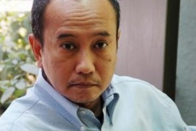 Calon wakil wali kota Surabaya Haries Purwoko mengundurkan diri saat pendaftaran Pilkada Surabaya, Senin (3/8).