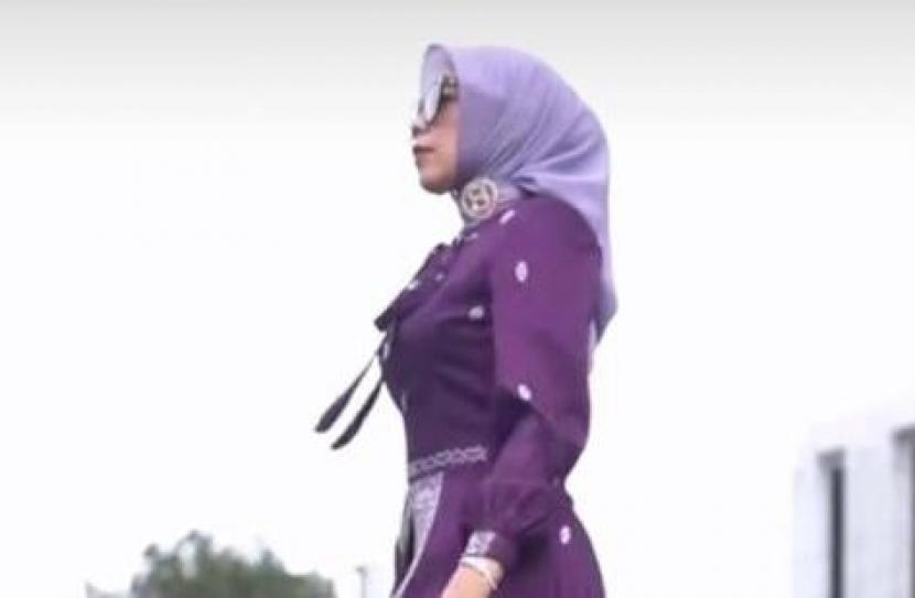 Camat Payakumbuh Timur, Dewi Novita, yang dicopot Wali Kota Payakumbuh karena postingan konten ala Citayam Fashion Week