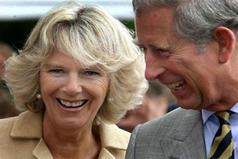 Camilla (kiri) dan Pangeran Charles (kanan)