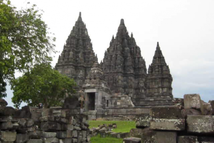 Candi Prambanan, salah satu cagar budaya di Yogyakarta.