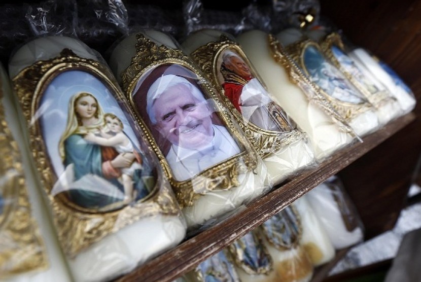 Candles with religious themes and the picture of Pope Benedict are on display near the Graciousnesses chapel on Ash Wednesday in Altoetting February 13, 2013. 