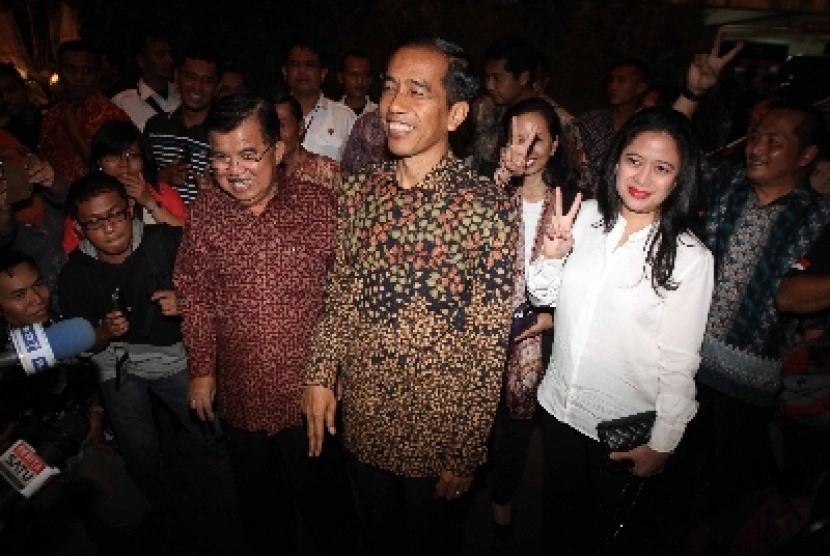 Capres Joko Widodo (tengah) bersama Cawapres Jusuf Kalla (kiri) sebelum mengikuti acara 