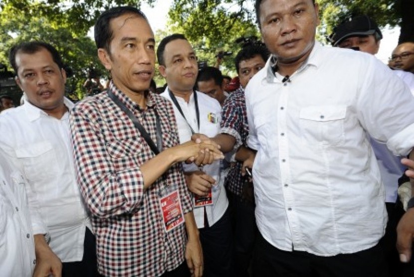 Capres Joko Widodo tiba di Gedung KPU untuk mengikuti pengambilan nomor urut pasangan capres dan cawapres pada pilpres pada 9 Juli mendatang di Jakarta, Ahad (1/6).