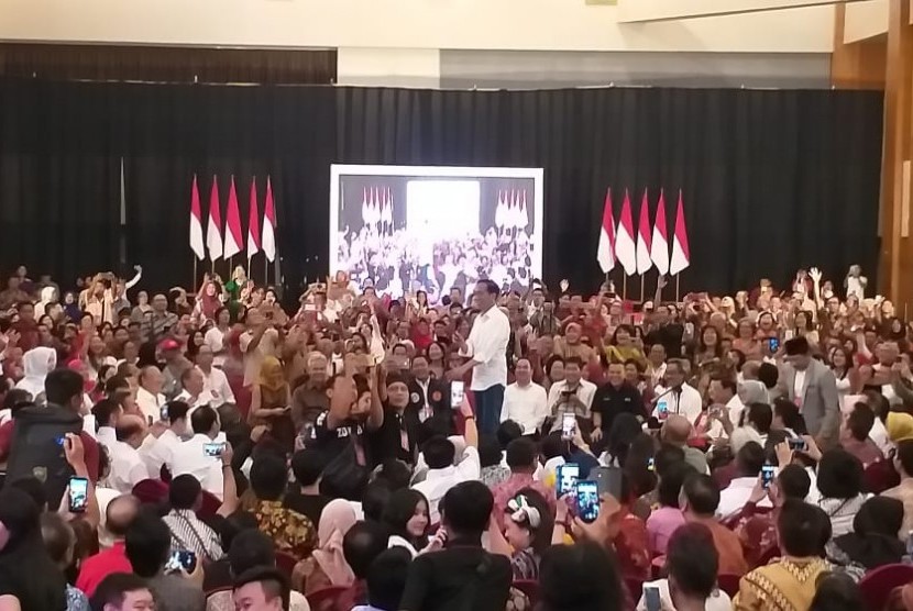 Capres nomor urut 01 Jokowi menghadiri deklarasi dukungan oleh Paguyuban Pengusaha Jawa Tengah di Semarang, Sabtu (2/2). 
