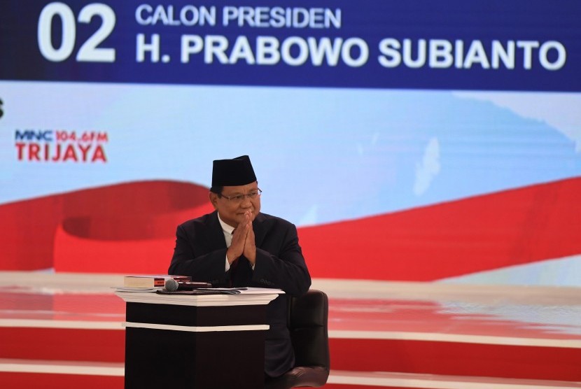 Presidential candidate number 02 Prabowo Subianto conveys his vision during the second round of presidential debate held at the Sultan Hotel in Jakarta, Sunday evening.