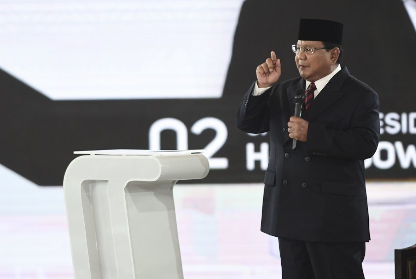 Capres nomor urut 02 Prabowo Subianto mengikuti debat capres putaran keempat di Hotel Shangri La, Jakarta, Sabtu (30/3/2019).