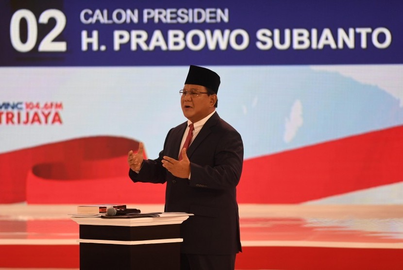 Presidential candidate number 02 Prabowo Subianto conveys his vision during the second round of presidential debate held at the Sultan Hotel in Jakarta, Sunday evening.