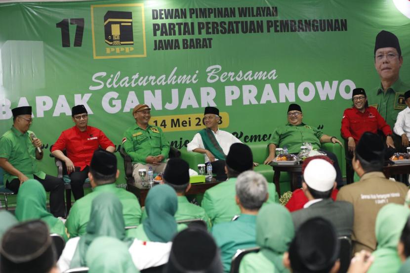 Capres PDIP Ganjar Pranowo mendatangi DPW PPP di Kecamatan Lengkong, Kota Bandung untuk bersilaturahmi usai memimpin konsolidasi kader PDIP Jawa Barat pada Ahad (14/5/2023). 