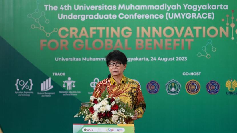 Caption: Rektor UMY Prof Gunawan Budiyanto saat memberikan sambutan dalam pembukaan UMY GRACE ke-4. 