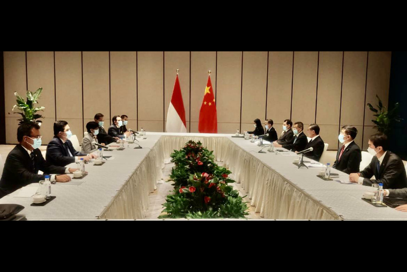Menteri BUMN Erick Thohir bersama Menlu Retno Marsudi dan Mendag M Lutfi melakukan pembicaraan bilateral dengan pejabat dan pengusaha China di Wuyi, Fujian, China.