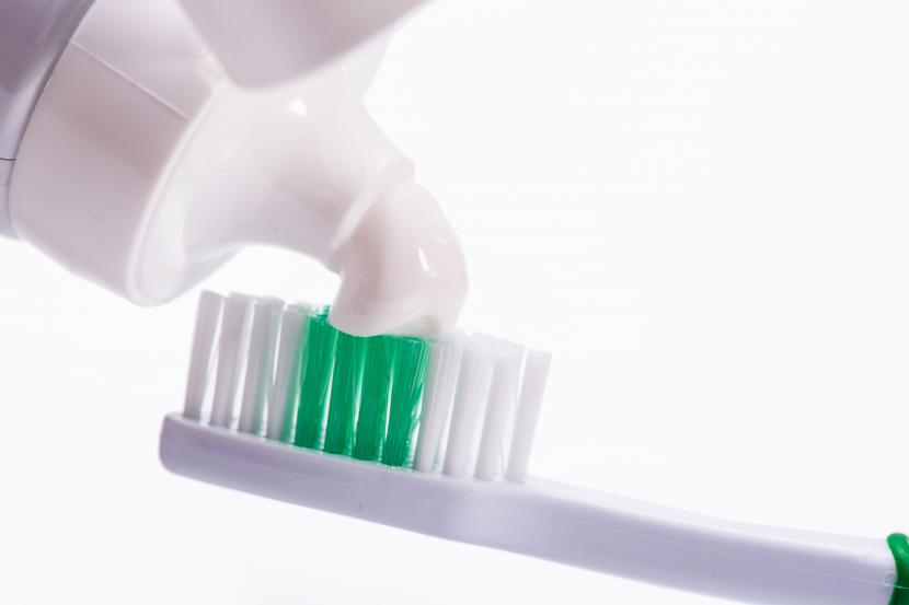 Pasta gigi (ilustrasi). Tidak menutup pasta gigi setelah dipakai akan menjadikannya tempat berkembang bakteri.
