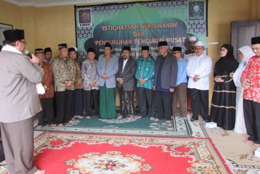 cara pelantikan Pengurus Pusat Asosiasi Bina Haji dan Umrah Nahdlatul Ulama (PP Asbihu NU) periode 2015-2020. 