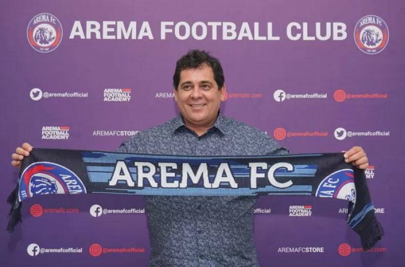 Pelatih Arema FC Carlos Carvalho de Oliveira.