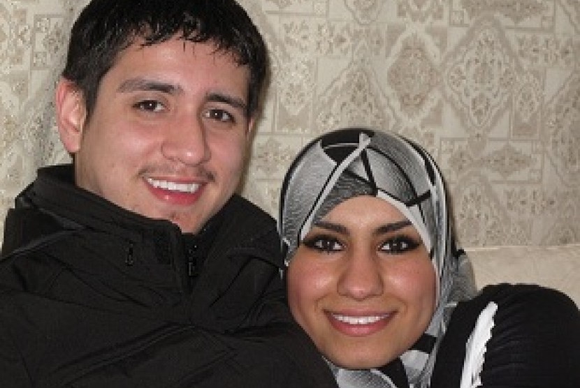 Carlos Sandoval dan istrinya Bashair Alazadi