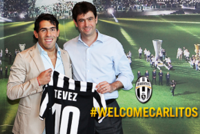 Carlos Tevez resmi berkostum Juventus musim depan.