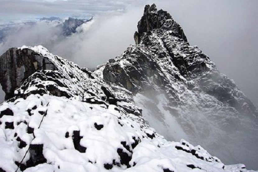 Carstensz Pyramid 