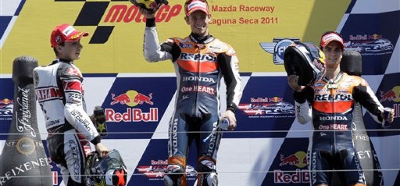 Casey Stoner (tengah) sukses menjuarai balapan Motogp seri GP Amerika.