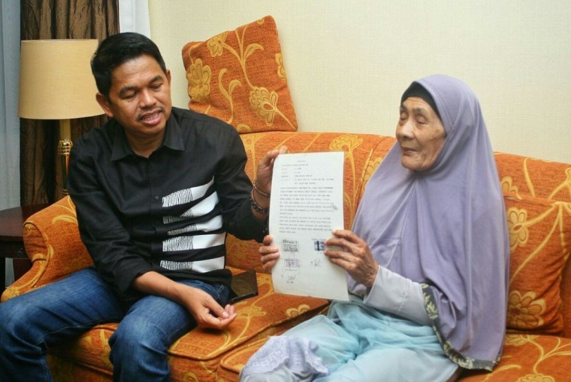 Cawagub Jabar Dedi Mulyadi bersama Mak Cicih.