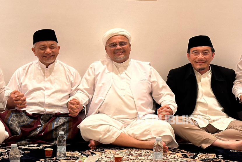 Cawagub Jakarta nomor urut 1, Suswono bertemu dengan Imam Besar Front Persaudaraan Islam (FPI) Habib Rizieq Shihab (HRS) di Makkah, Arab Saudi, Ahad (24/11/2024). 