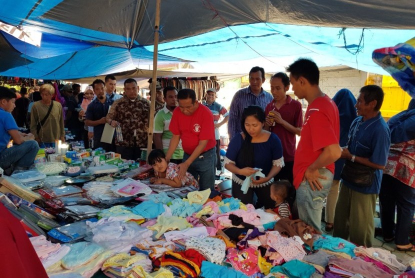 Cawagub Safaruddin blusukan di Pasar Selasa Loa Kulu,  Kukar,  Selasa (10/4).