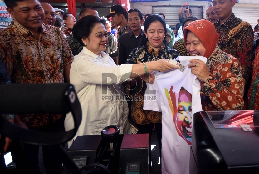 Cawalkot Surabaya Tri Rismaharini bersama Ketum PDIP Megawati Soekarnoputri.