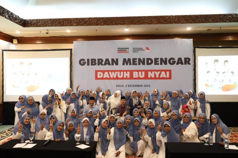 Cawapres Gibran Rakabuming Raka bertemu dengan 60 Bu Nyai dan Majelis Taklim perwakilan se-Jawa Tengah, pada Sabtu (2/12/2023).