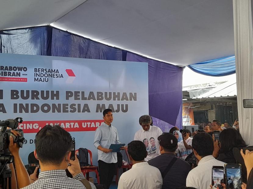 Cawapres Gibran Rakabuming Raka melakukan kampanye di Jakarta Utara