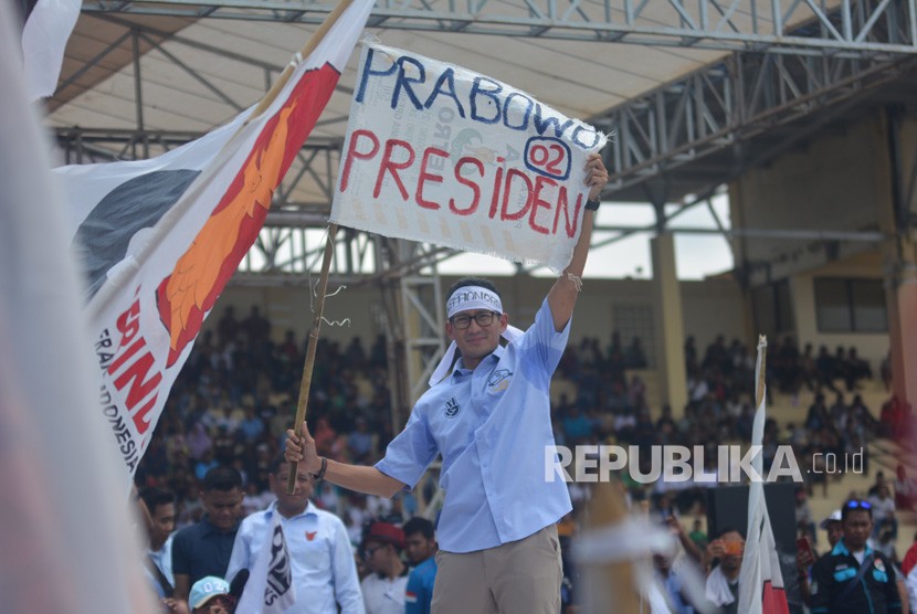 Cawapres nomor urut 02 Sandiaga Uno mengadiri kampanye terbuka di Stadion Semeru, Lumajang, Jawa Timur, Kamis (4/4/2019).