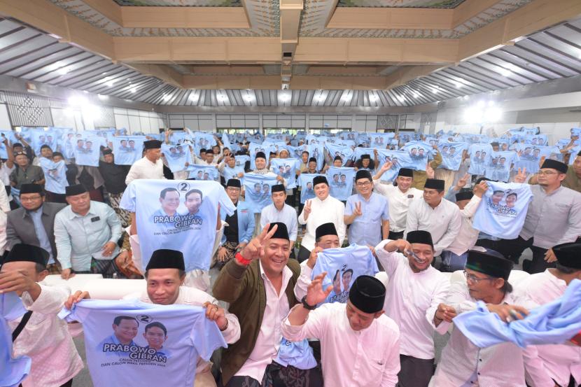 Cawapres nomor urut 2 Gibran Rakabuming Raka menghadiri deklarasi alumni Pondok Pesantren Al Falah Ploso di Jabodetabek, Senin (5/2/2024).