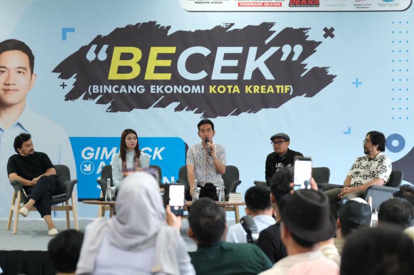 Cawapres nomor urut 2 Gibran Rakabuming Raka menghadiri pertemuan dengan komunitas-komunitas anak muda kreatif di Tangerang Selatan, Banten, Sabtu (3/2/2024).