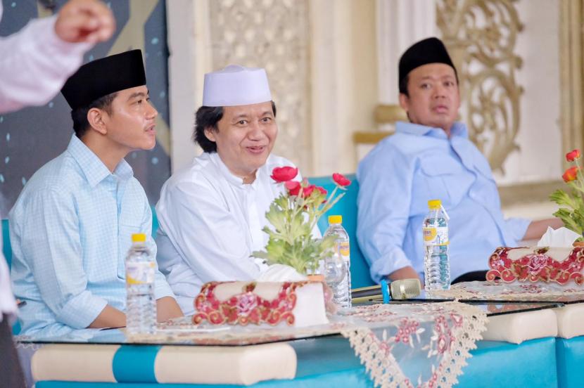 Cawapres nomor urut 2 Gibran Rakabuming Raka silaturahmi ke Pondok Pesantren Al-Kahfi Somolangu, Kebumen, Jawa Tengah, Rabu (24/1/2024).