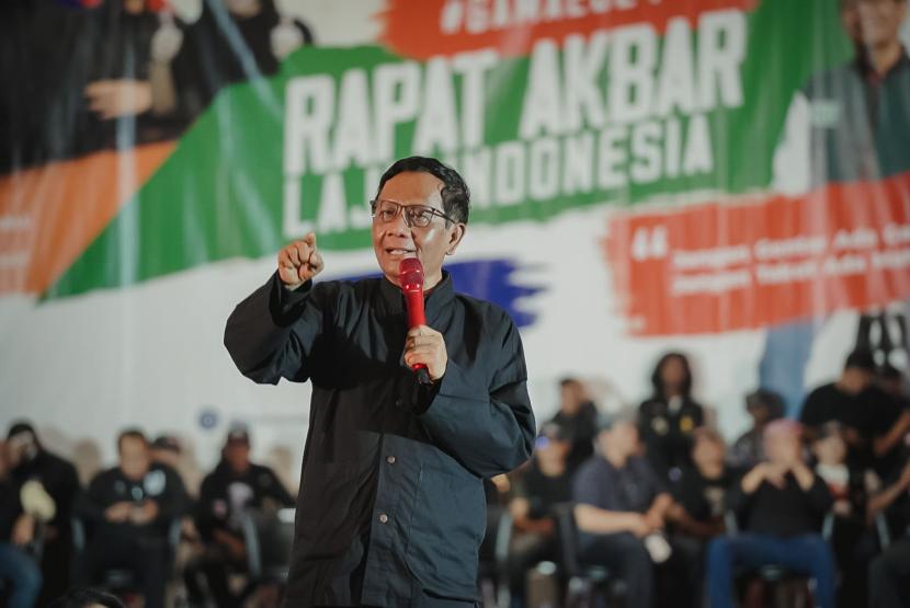Cawapres nomor urut 3 Mahfud MD saat menghadiri Rapat Akbar Laju Indonesia di Bekasi, Jawa Barat, Sabtu (9/12/2023).