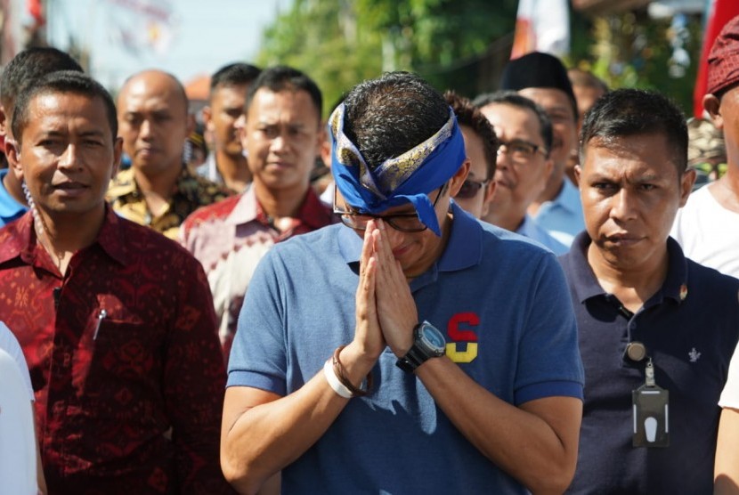 Cawapres Sandiaga Kunjungi Desa Adat Tanjung benoa: Calon wakil presiden (cawapres) Sandiaga Salahuddin Uno  berdialog dengan masyarakat Tanjung Benoa, Bali, Ahad (24/2). 