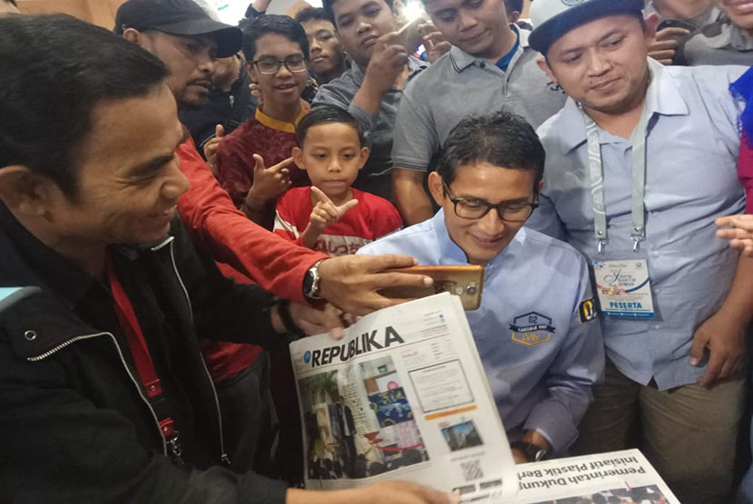 Cawapres Sandiaga Uno berkesempatan mengunjungi pameran buku Islamic Book Fair di stand Republika, Ahad (3/3) pagi.