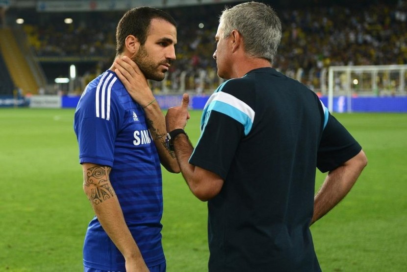 Cecs Fabregas dan Jose Mourinho.