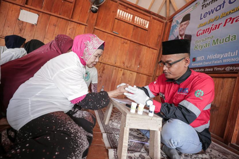 Cek kesehatan gratis digelar bagi warga Desa Wringinanom, Kecamatan Jatibanteng, Kabupaten Situbondo, Jatim. 