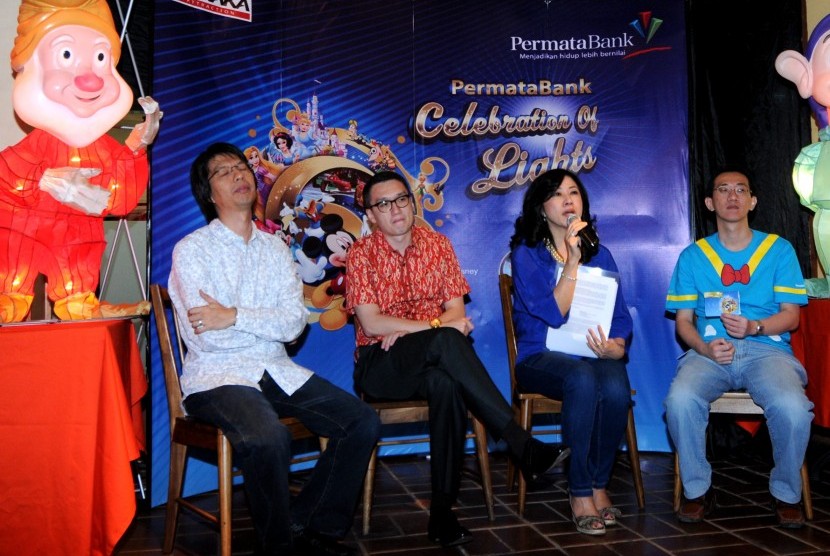 CELEBRATION OF LIGHTS. (dari kiri) Direktur Mahaka Visual Ind Herijanto Judarta, GM Fun Characters International (FCI) Mochtar Sarman, Direktur Retail Banking Permata Bank Lauren Sulistiawati, dan Head retail Liability Bianto Surodjo saat konferensi pers p