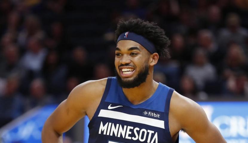 Center Minnesota Timberwolves, Karl-Anthony Towns, dinyatakan positif terinfeksi virus Covid-19. 