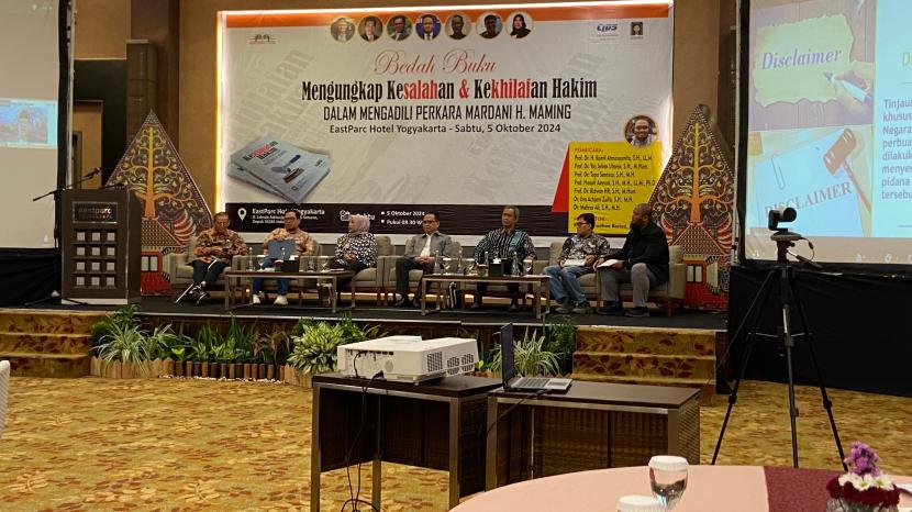 Centre for Leadership and Law Development Studies (CLDS) Fakultas Hukum Universitas Islam Indonesia (UII) menggelar acara bedah buku bertajuk Mengungkap Kesalahan & Kekhilafan Hakim dalam Mengadili Perkara Mardani H. Maming di Eastparc Hotel Yogyakarta, Sabtu (5/9/2024).