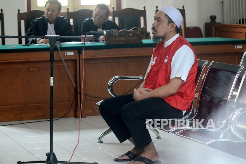 CEO Abu Tours Hamzah Mamba menjalani sidang putusan di Pengadilan Negeri Makassar, Sulawesi Selatan, Senin (28/01/2019).