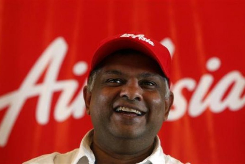CEO AirAsia, Tony Fernandes, melepaskan jabatannya sementara terkait dugaan suap Airbus.