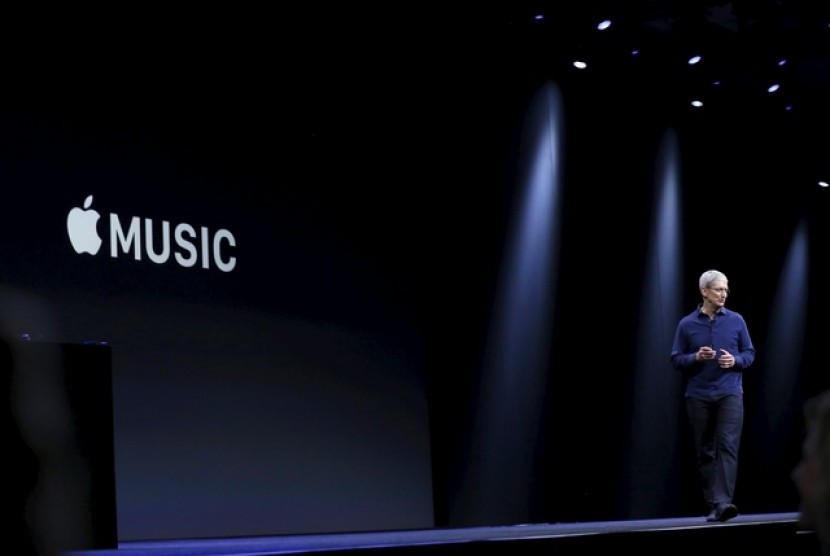 CEO Apple Tim Cooks kala memperkenalkan layanan terbaru Apple yakni Apple Music. 