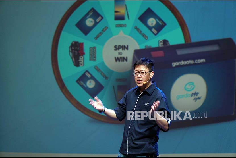 CEO Asuransi Astra, Rudy Chen mempresentasikan saluran layanan baru dengan nama Garda Oto Digital di Ciputra Artpreneur, Kuningan ,Jakarta, Selasa (10/10). Layanan ini bisa diunduh dan digunakan di ponsel