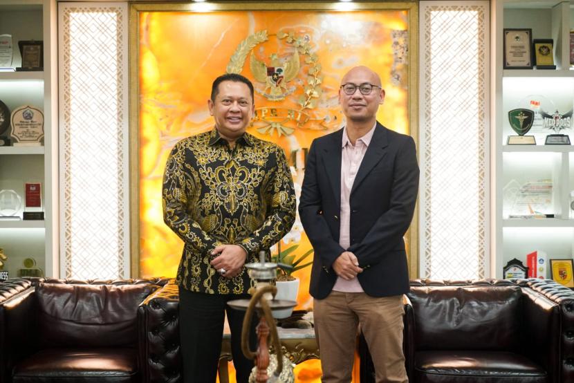 CEO Cloudrail AI Aditya Sujana (kanan) bertemu dengan Ketua MPR Bambang Soesatyo, di Jakarta, Senin (24/6/2024).