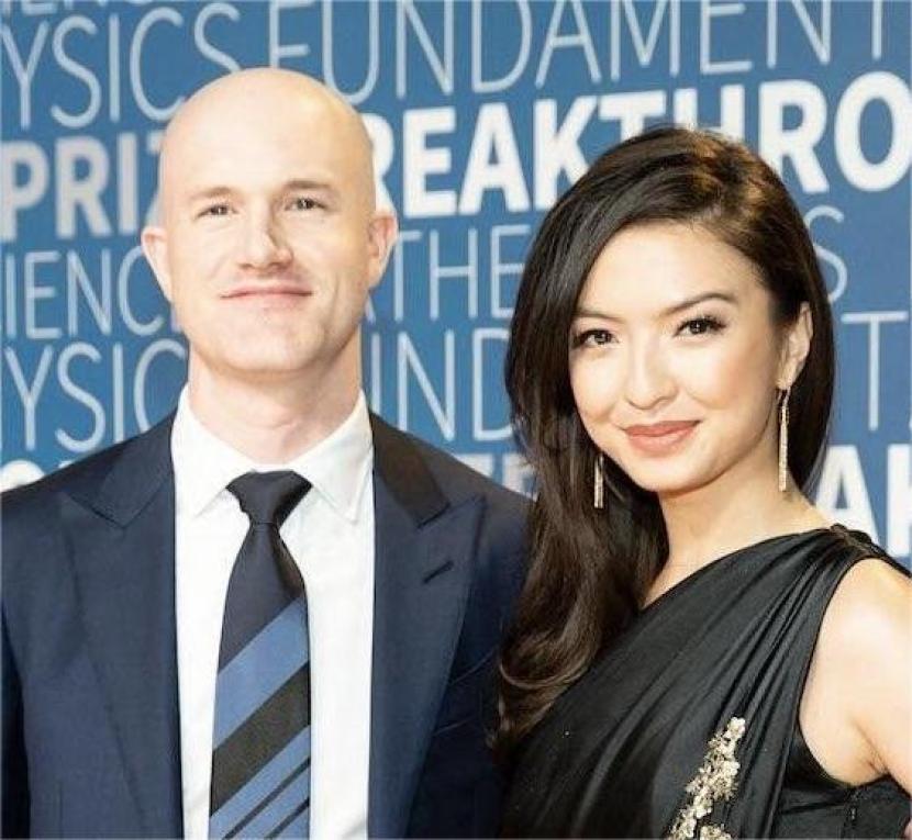 CEO Coinbase, Brian Armstrong bersama aktris Raline Rahmat Shah.